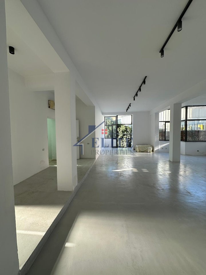 Rrugën e Kavajës, ambjent me qira