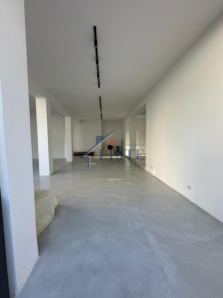 Rrugën e Kavajës, ambjent me qira