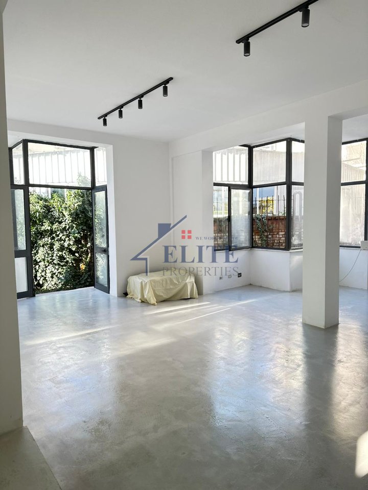 Rrugën e Kavajës, ambjent me qira