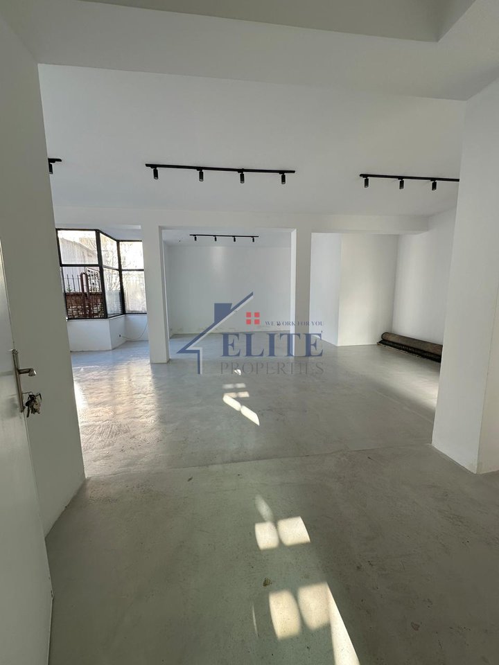 Rrugën e Kavajës, ambjent me qira