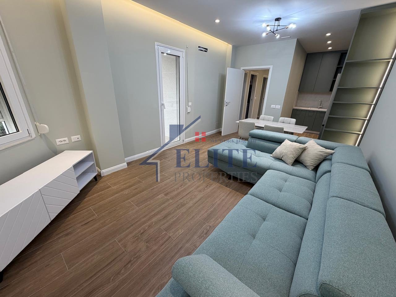 Pranë Fakultetit Ekonomik, apartament 2+1 me qira