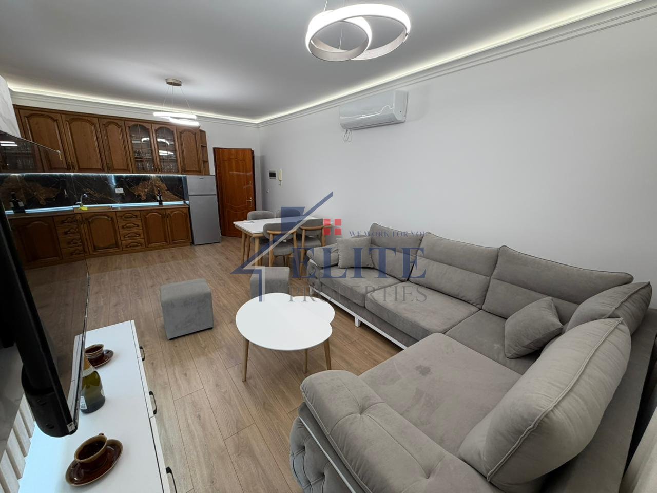 Palazzo con Freccia, appartamento 2+1 in affitto