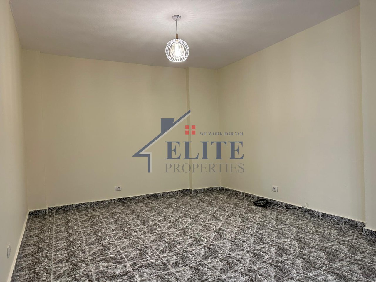 Pallatet Arabe – apartament 3+1 me qira