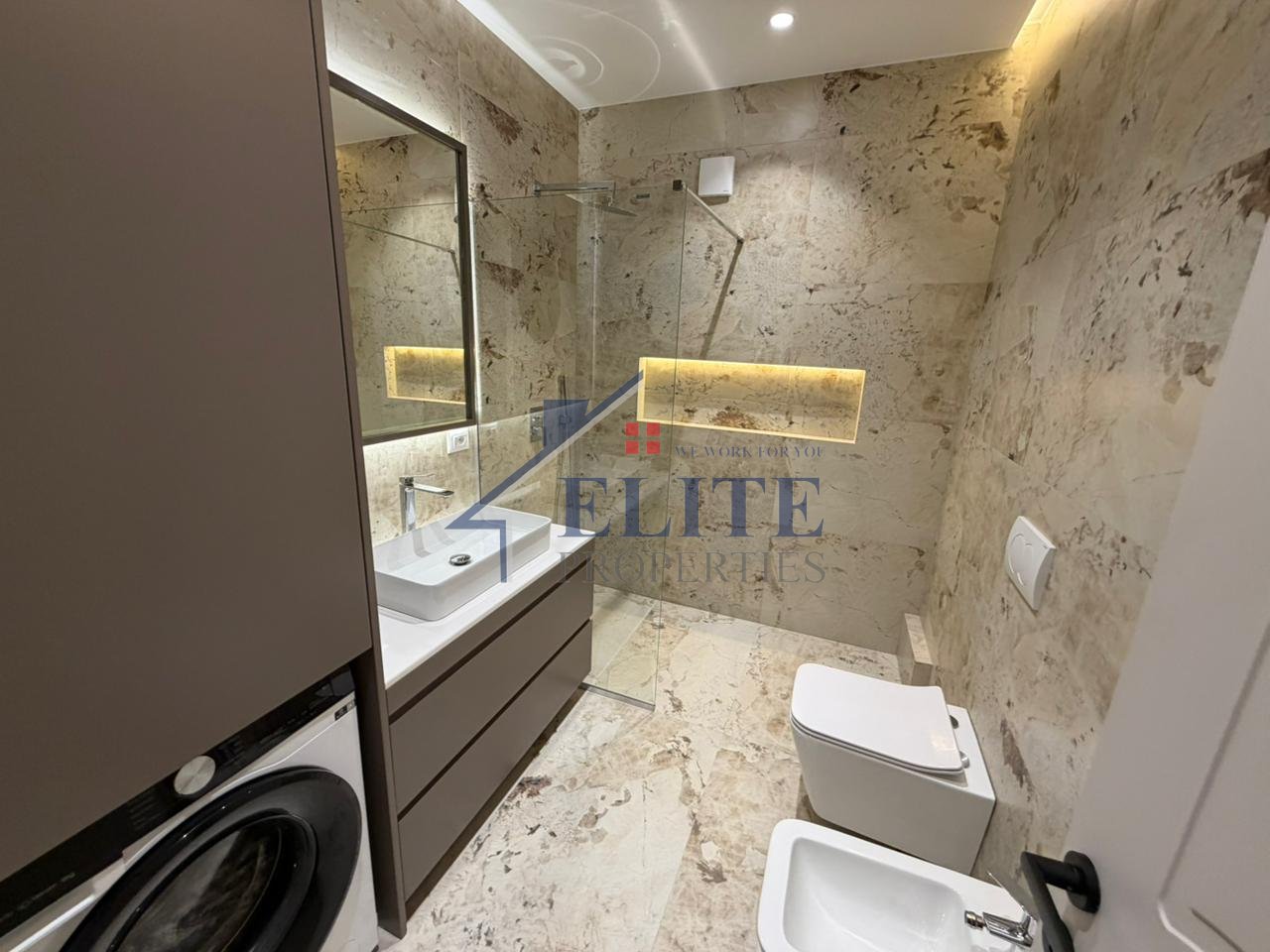 Rruga e Kosovarëve, apartament modern 3+1 me qira