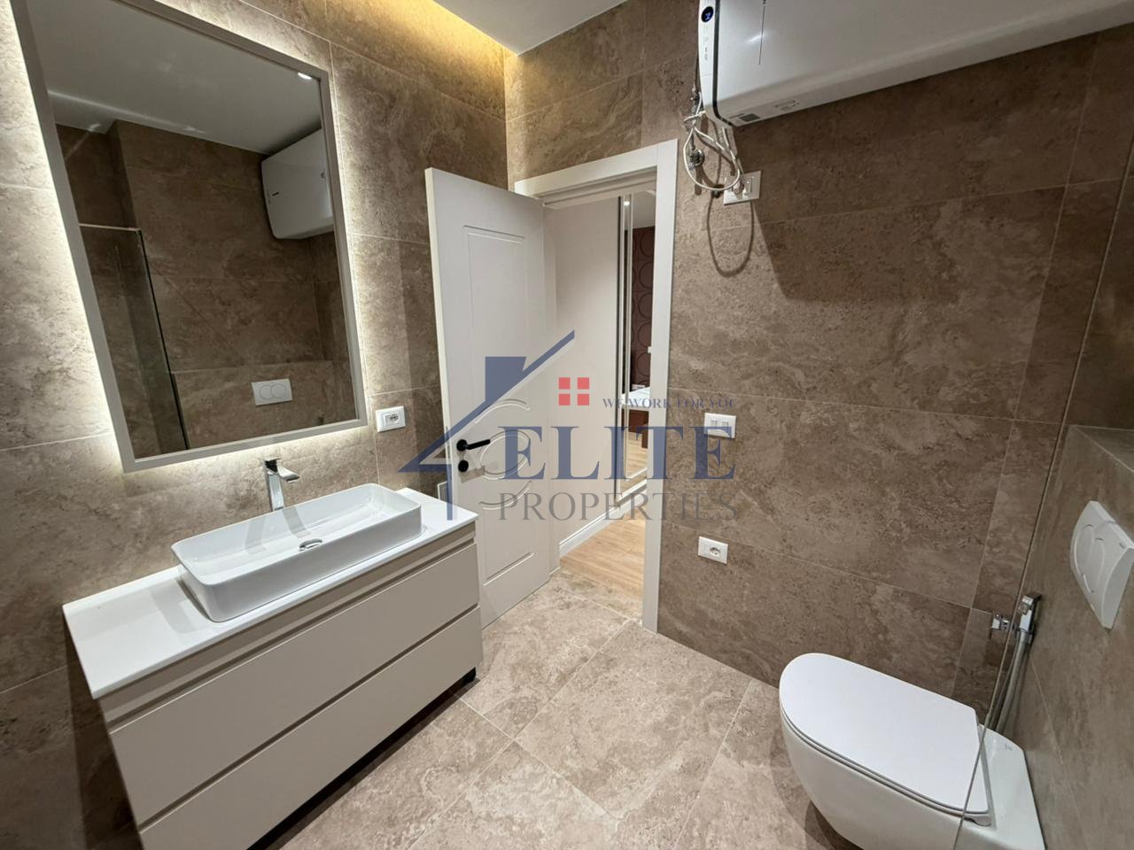 Rruga e Kosovarëve, apartament modern 3+1 me qira