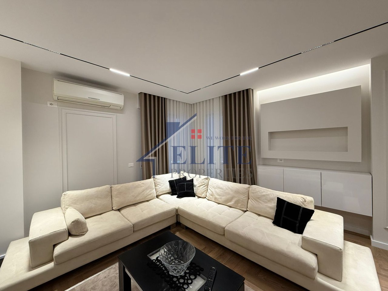 Pazari i Ri – apartament 2+1 me qira