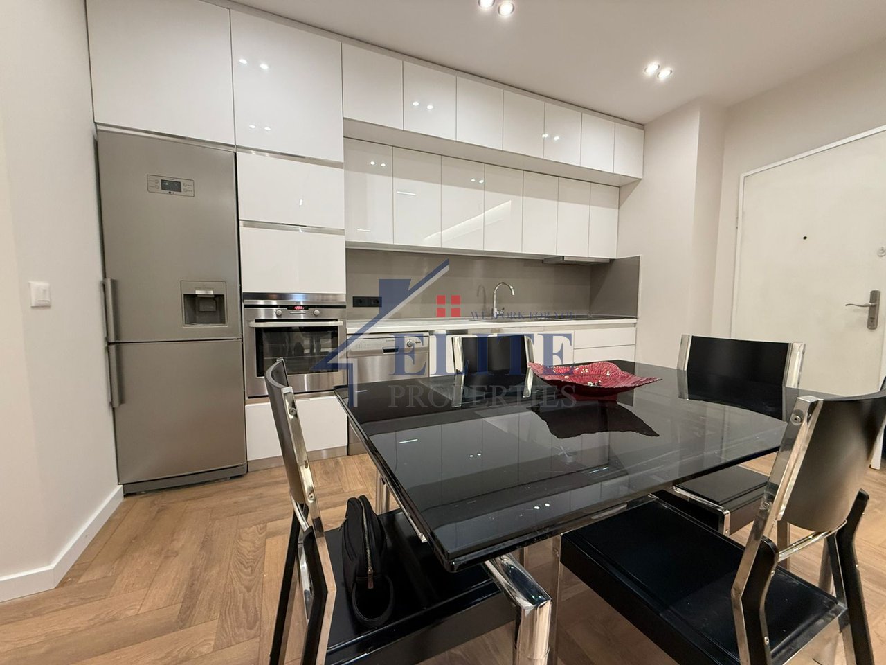 Pazari i Ri – apartament 2+1 me qira