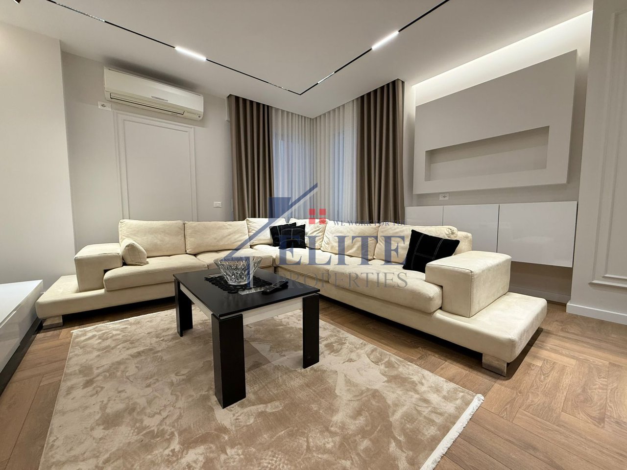 Pazari i Ri – apartament 2+1 me qira