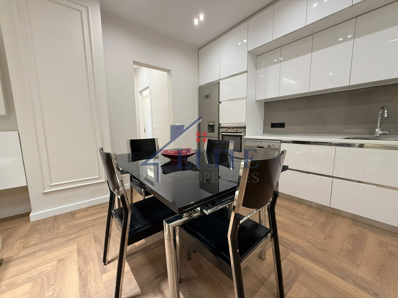 Pazari i Ri – apartament 2+1 me qira