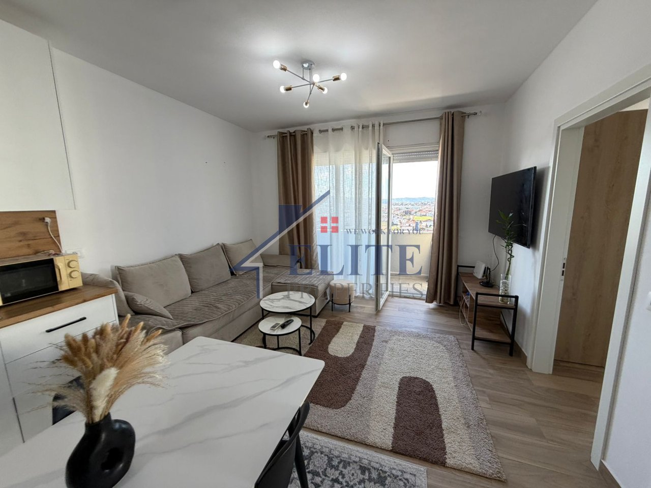 Univers City, apartament 2+1 me qira
