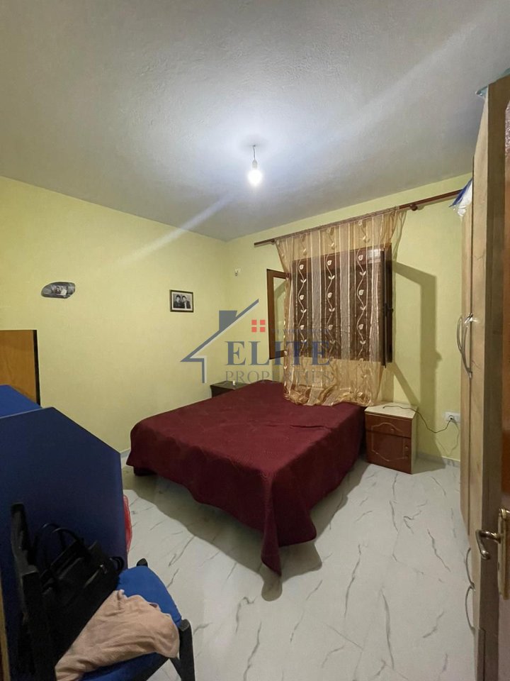 Ali Demi, vile ne shitje