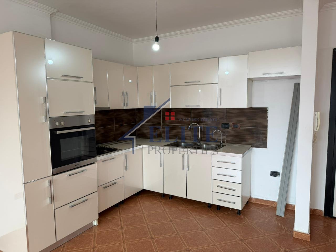 Pallatet Çabej, apartament 2+1 në shitje