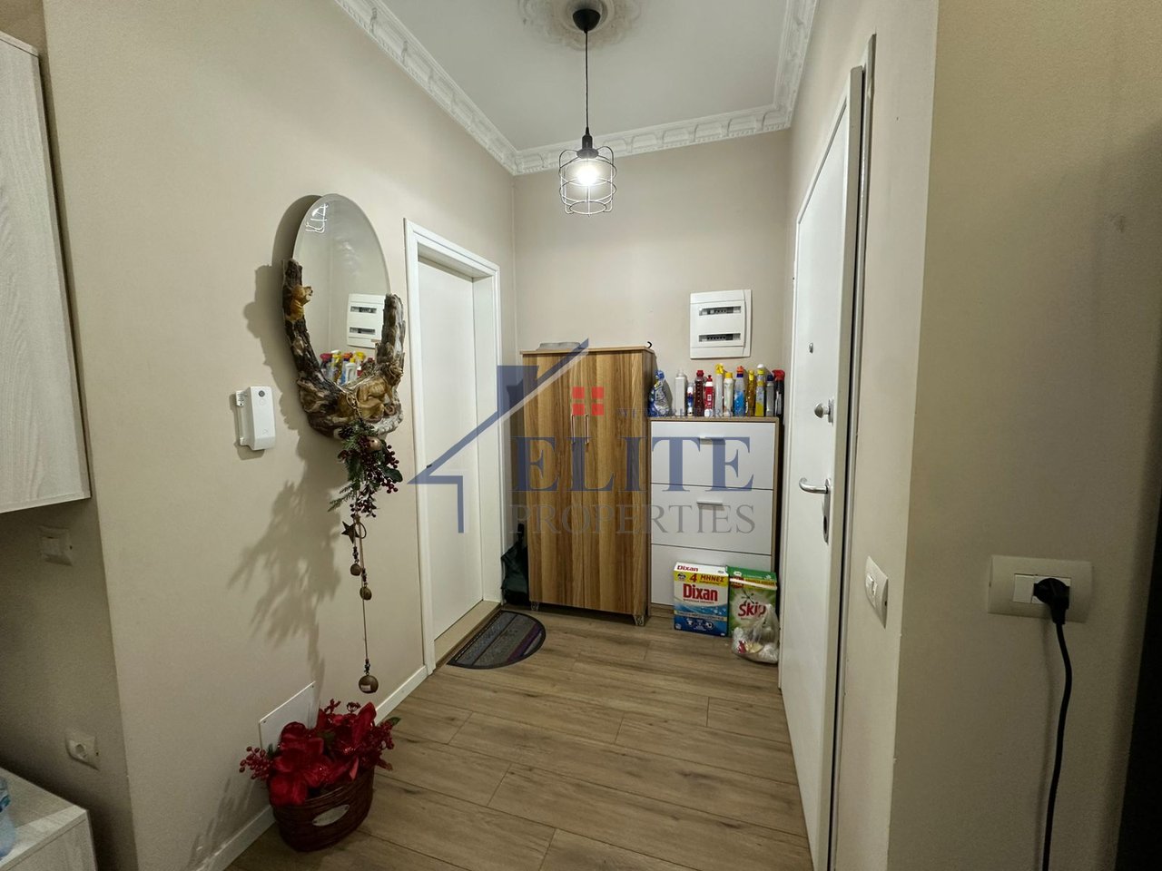 Pazari i Ri, apartament 2+1 në shitje