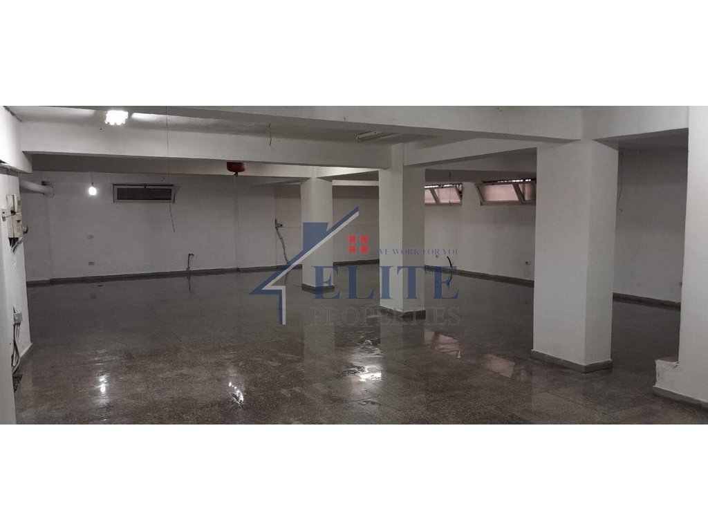 Negozio in affitto – Via Durazzo, vicino al Caffè Flora