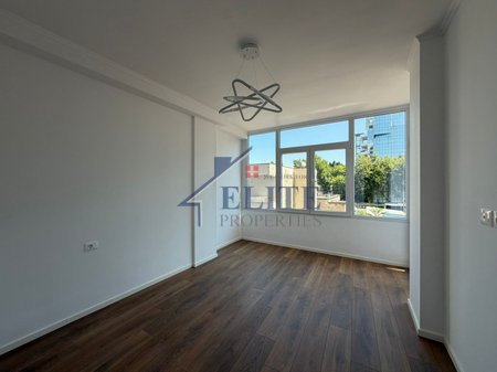 Rruga Dritan Hoxha, apartament 1+1 në shitje