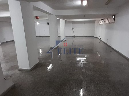 Negozio in affitto – Via Durazzo, vicino al Caffè Flora
