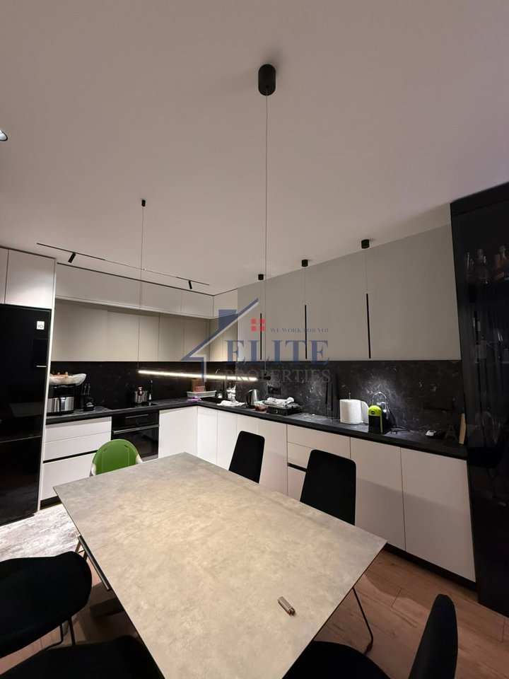 Fusha e Ali Demit, shitet apartament 2+1