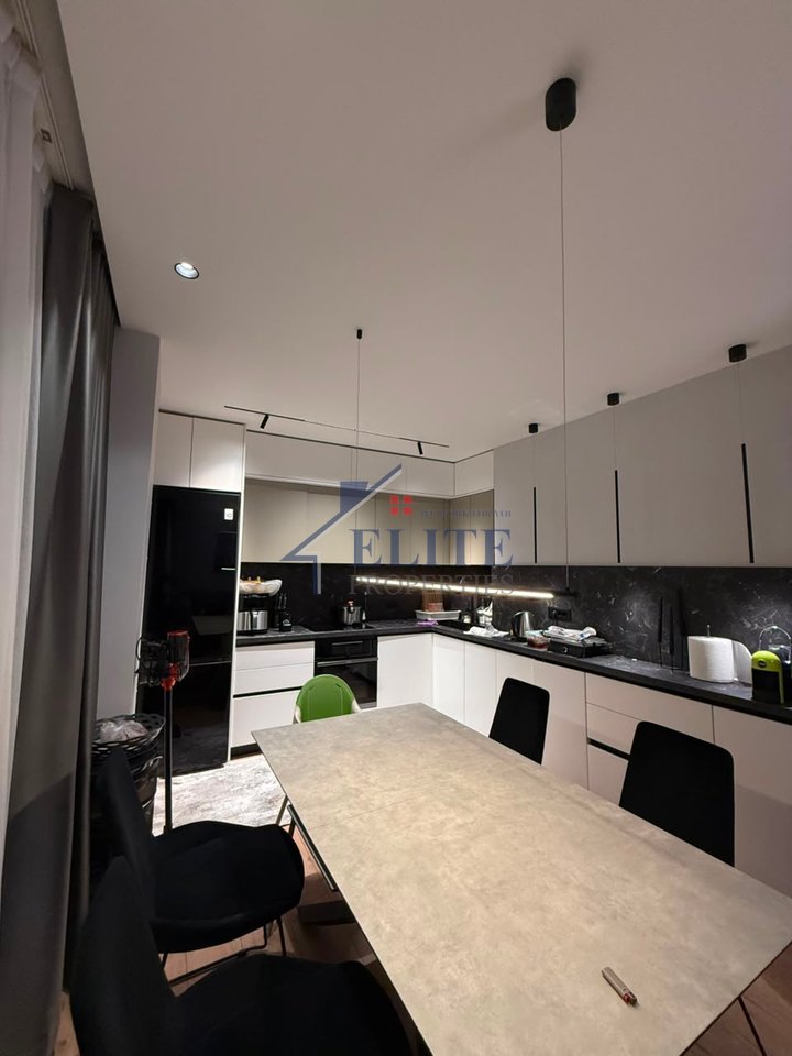 Fusha e Ali Demit, shitet apartament 2+1