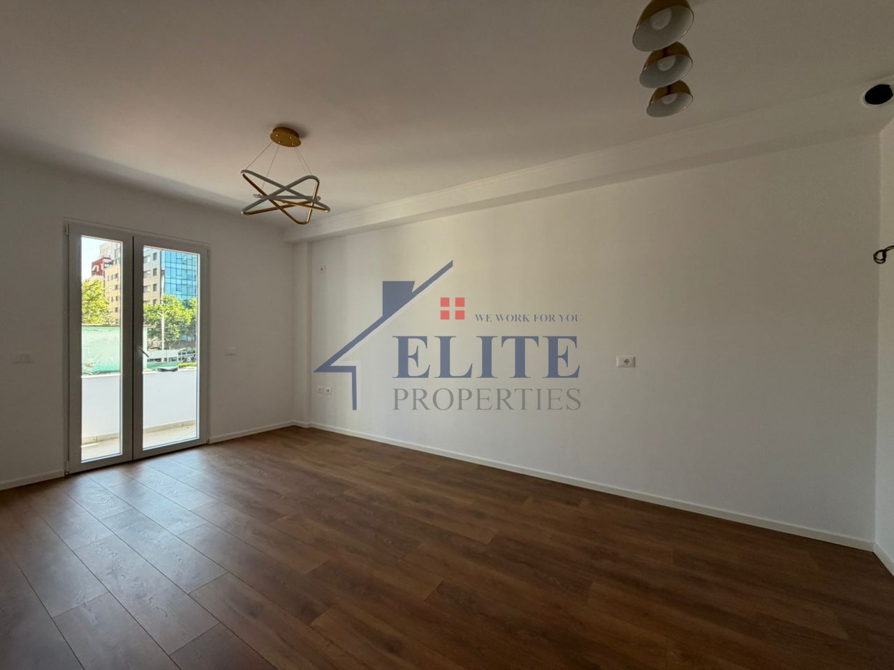 Rruga Dritan Hoxha, apartament 1+1 në shitje