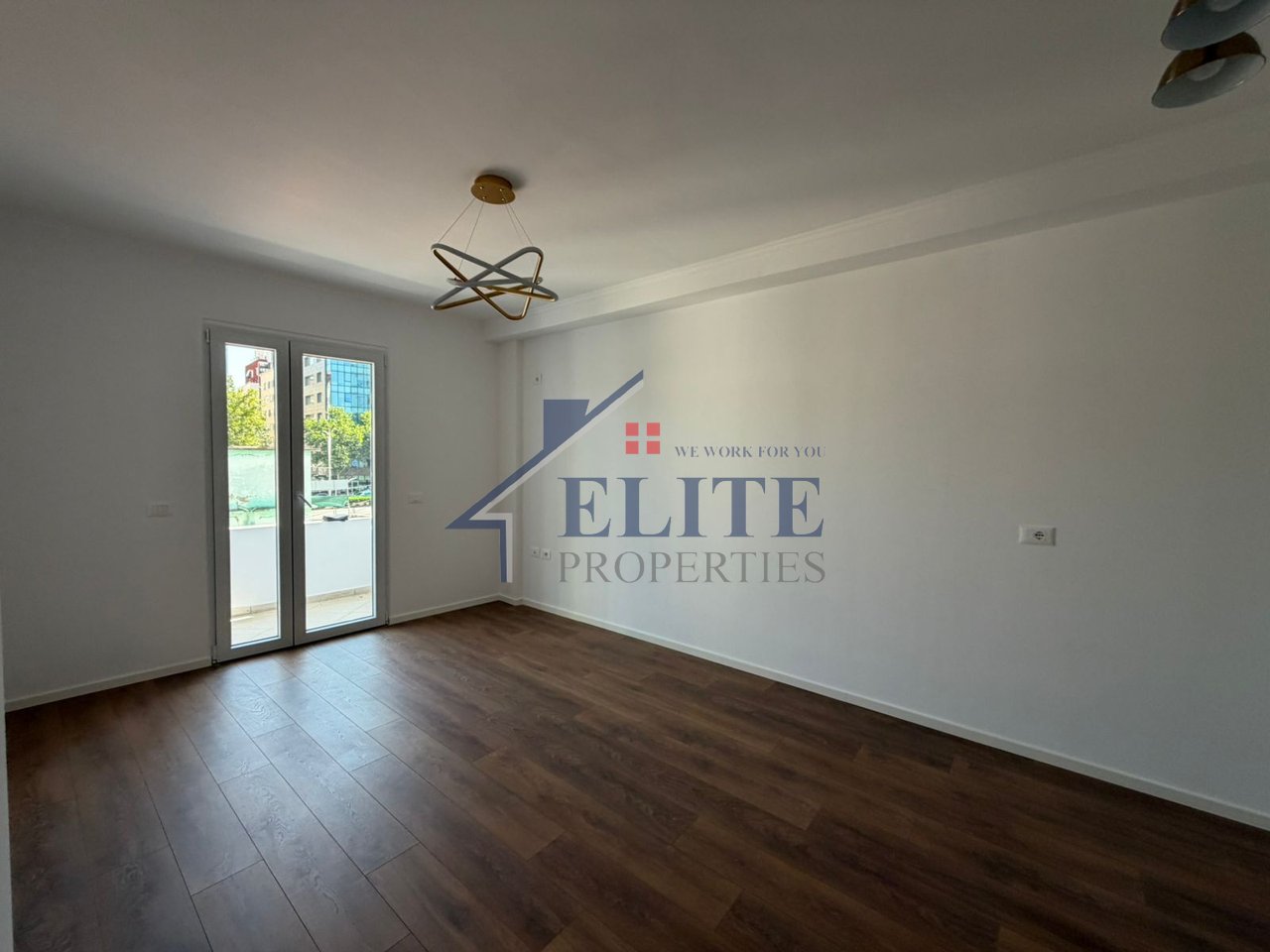 Rruga Dritan Hoxha, apartament 1+1 në shitje