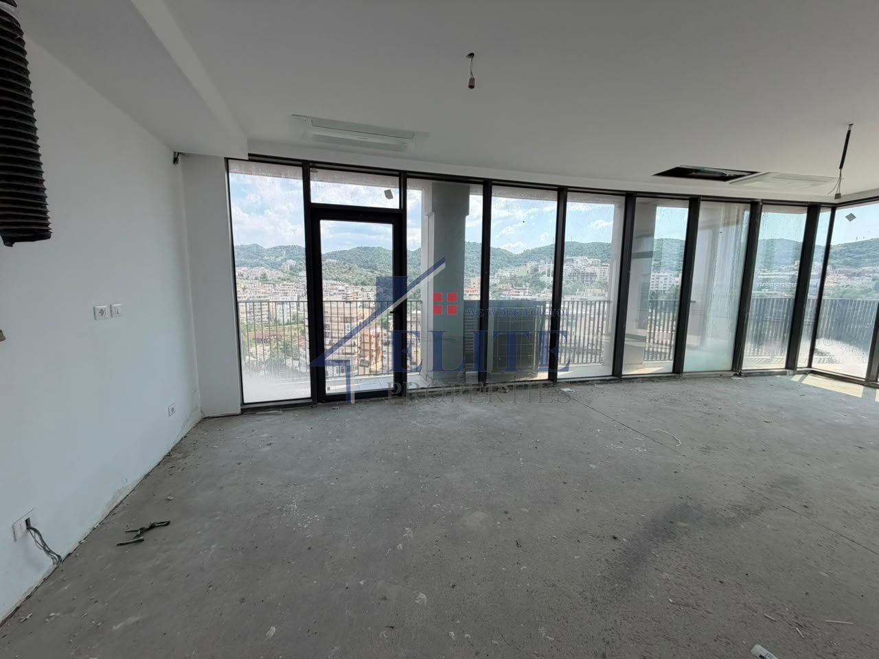 Lake View Residence, at the artificial lake of Tirana, 2+1 apartment + parking space for sale
