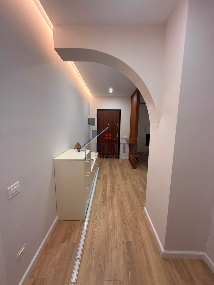 Vicino a Kodrës së Diellit, appartamento 2+1 in affitto