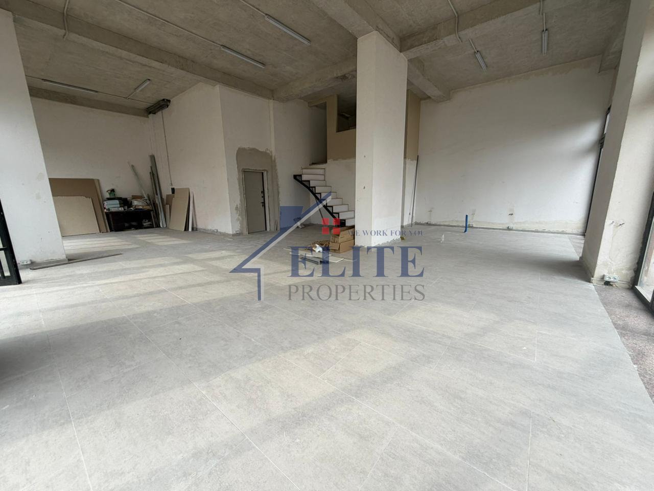 Locale commerciale in affitto nell'ex Campo di Aviazione