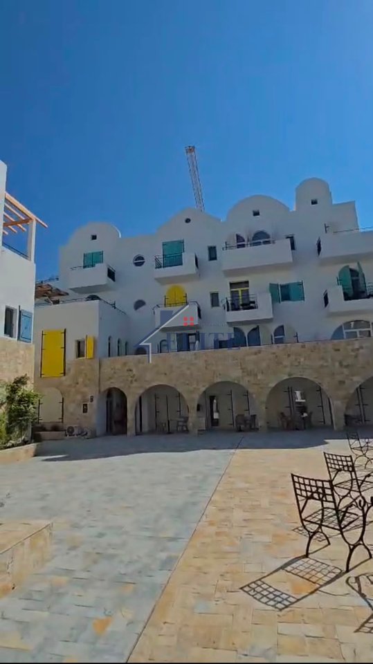 Santorini 1, Dhermi, monolocale in vendita