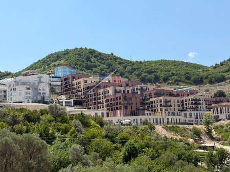 Kodra e Diellit, Vilë Luksoze me Qira Me Pishinë Private