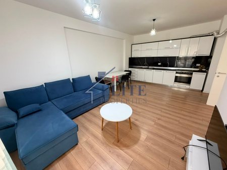 Rruga “5 Maji”, apartament 2+1 me qira