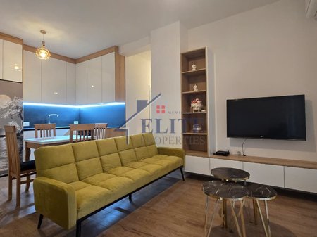 Rruga 5 Maji, prane Concord Center, apartament 1+1 me qira