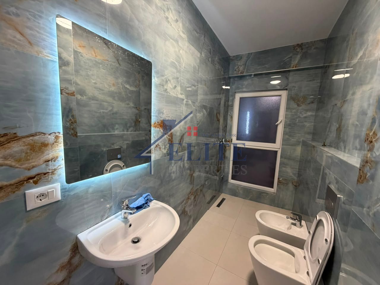 Aura Komleks, ne rrugen Dritan Hoxha, apartament2+1 me qera