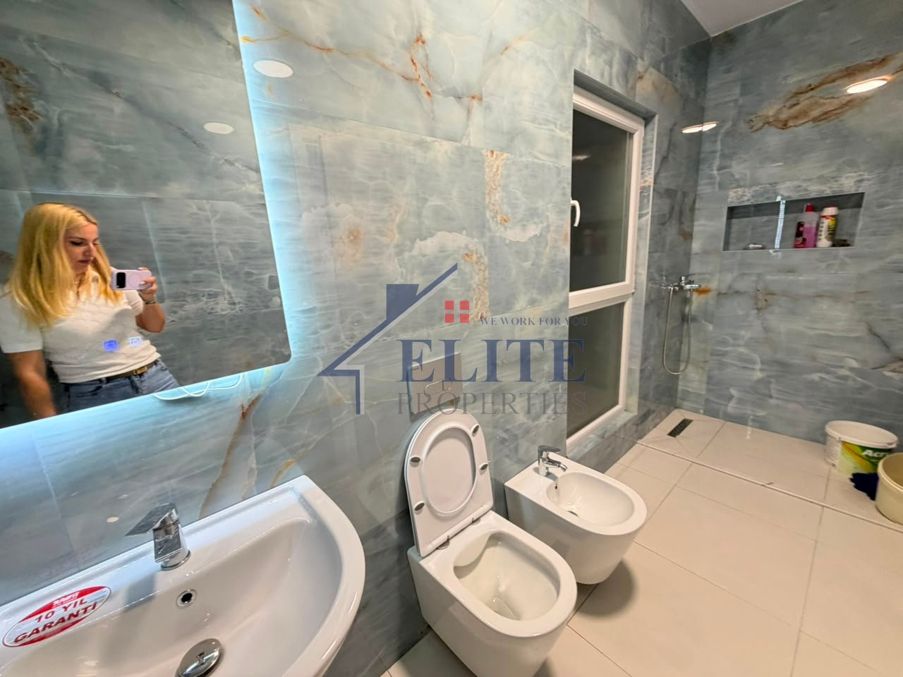 Aura Komleks, ne rrugen Dritan Hoxha, apartament2+1 me qera