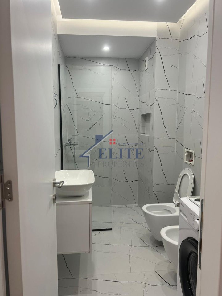 Univers City, apartament modern 1+1 me qira