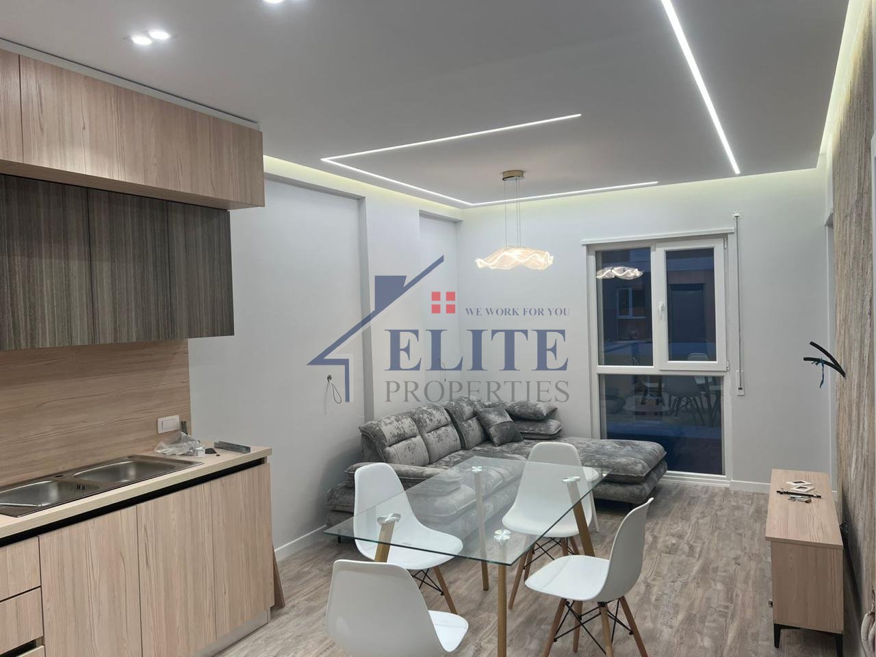 Univers City, apartament modern 1+1 me qira