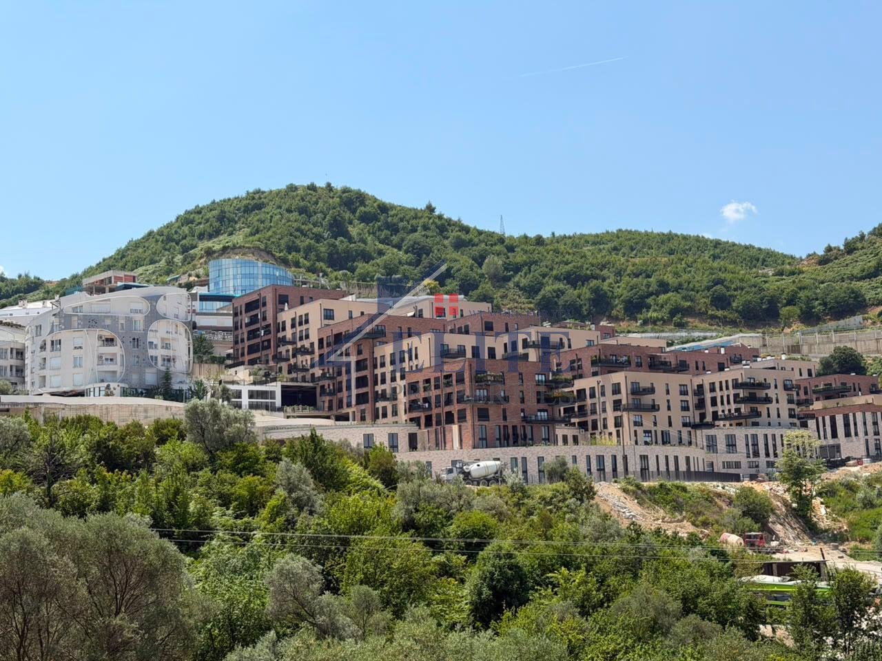 Kodra e Diellit, Vilë Luksoze me Qira Me Pishinë Private