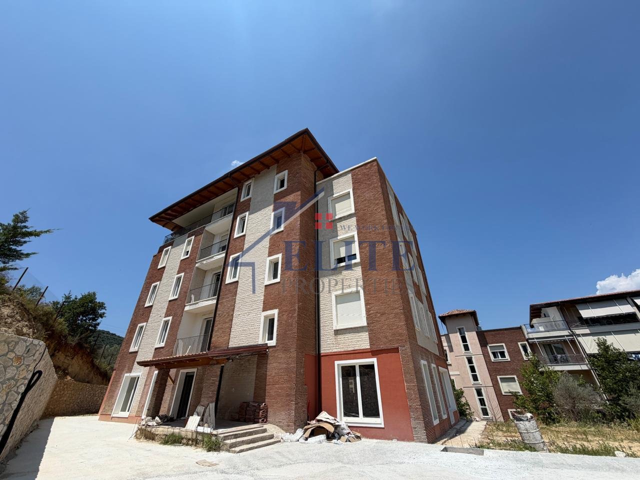 Selitë, vicino a Kodrës së Diellit, residenza G&amp;P, appartamento 1+1 in affitto