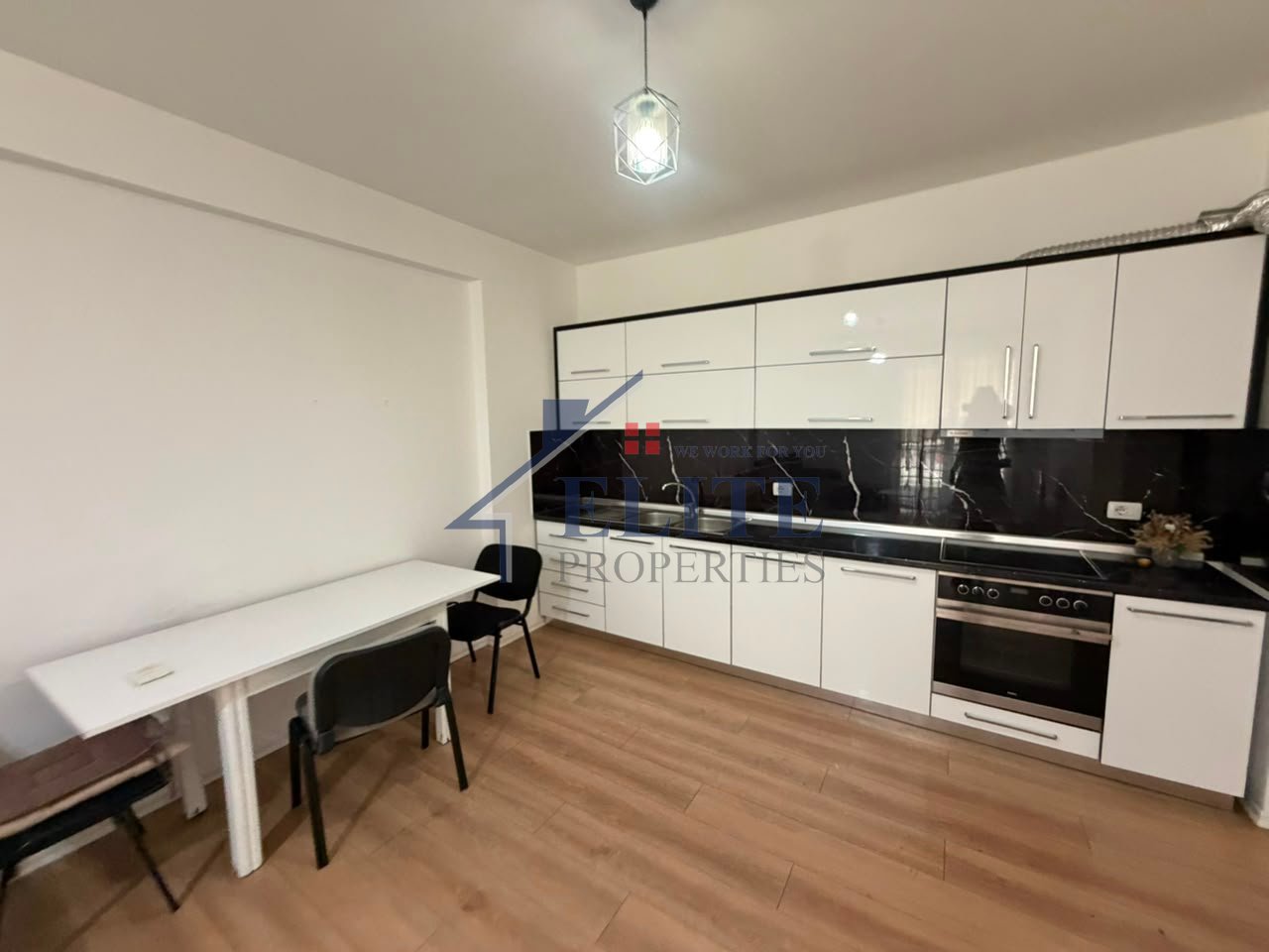 Rruga “5 Maji”, apartament 2+1 me qira