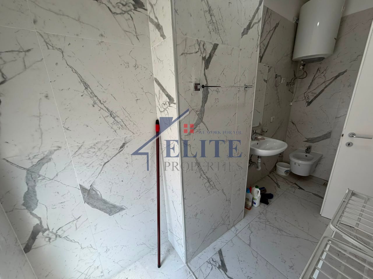 Rruga “5 Maji”, apartament 2+1 me qira