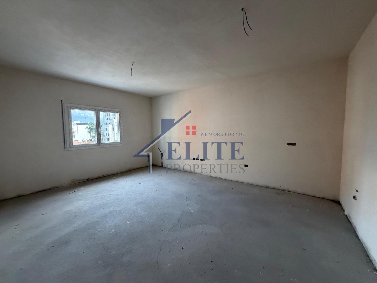 Shkolla e Kuqe, apartament 2+1 në shitje