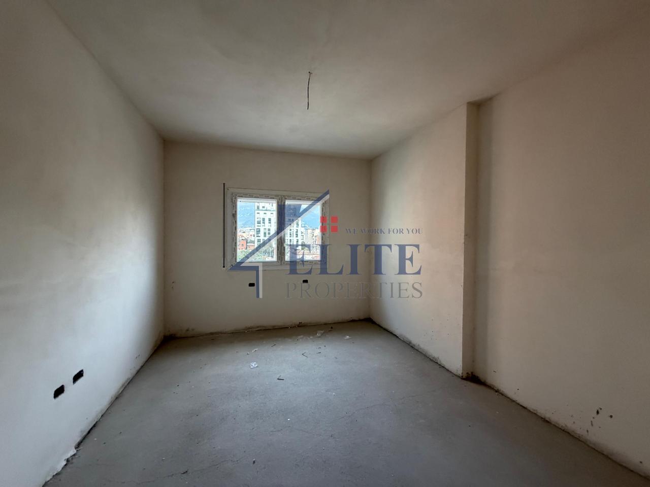 Shkolla e Kuqe, apartament 2+1 në shitje