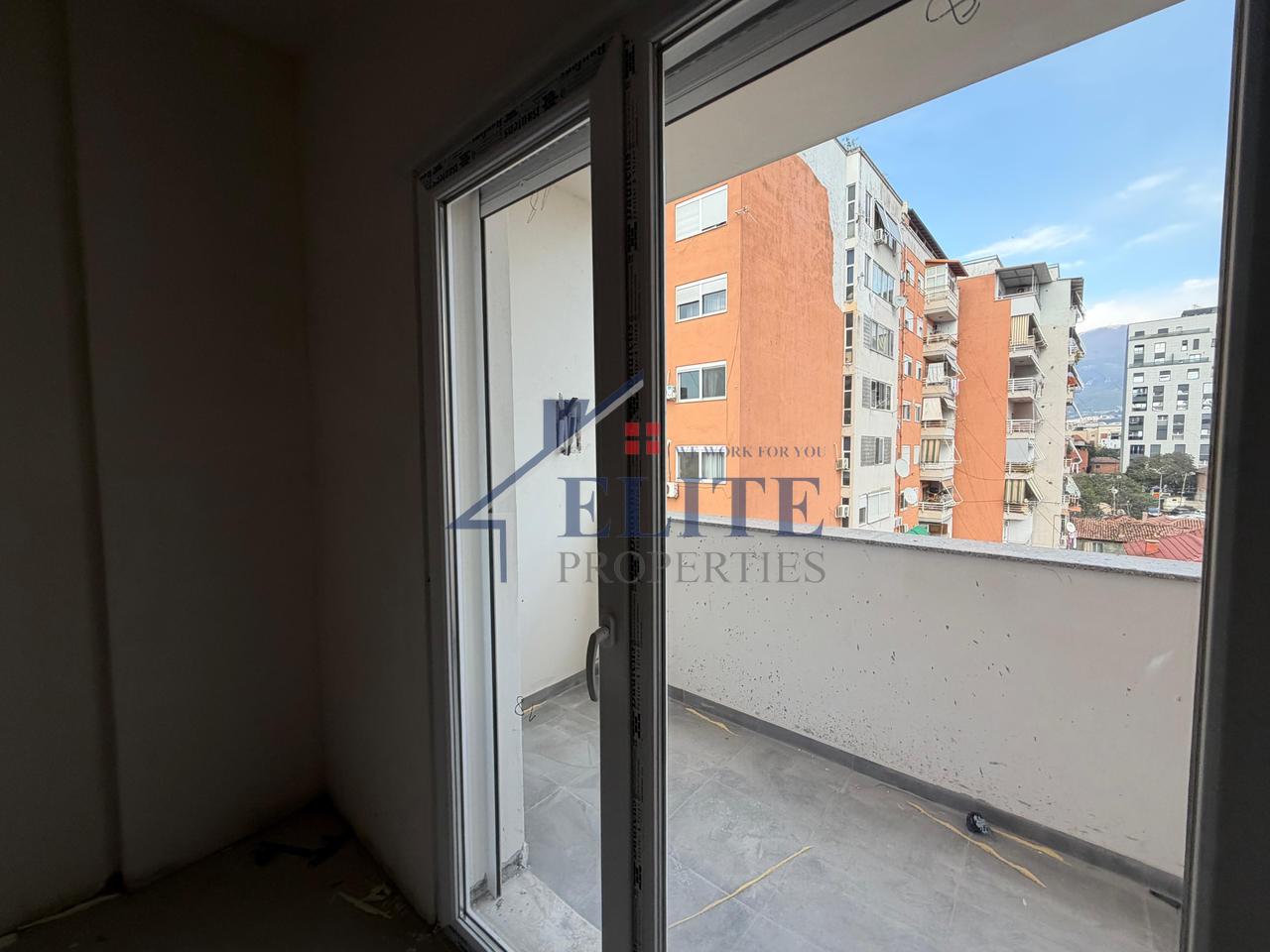 Shkolla e Kuqe, apartament 2+1 në shitje