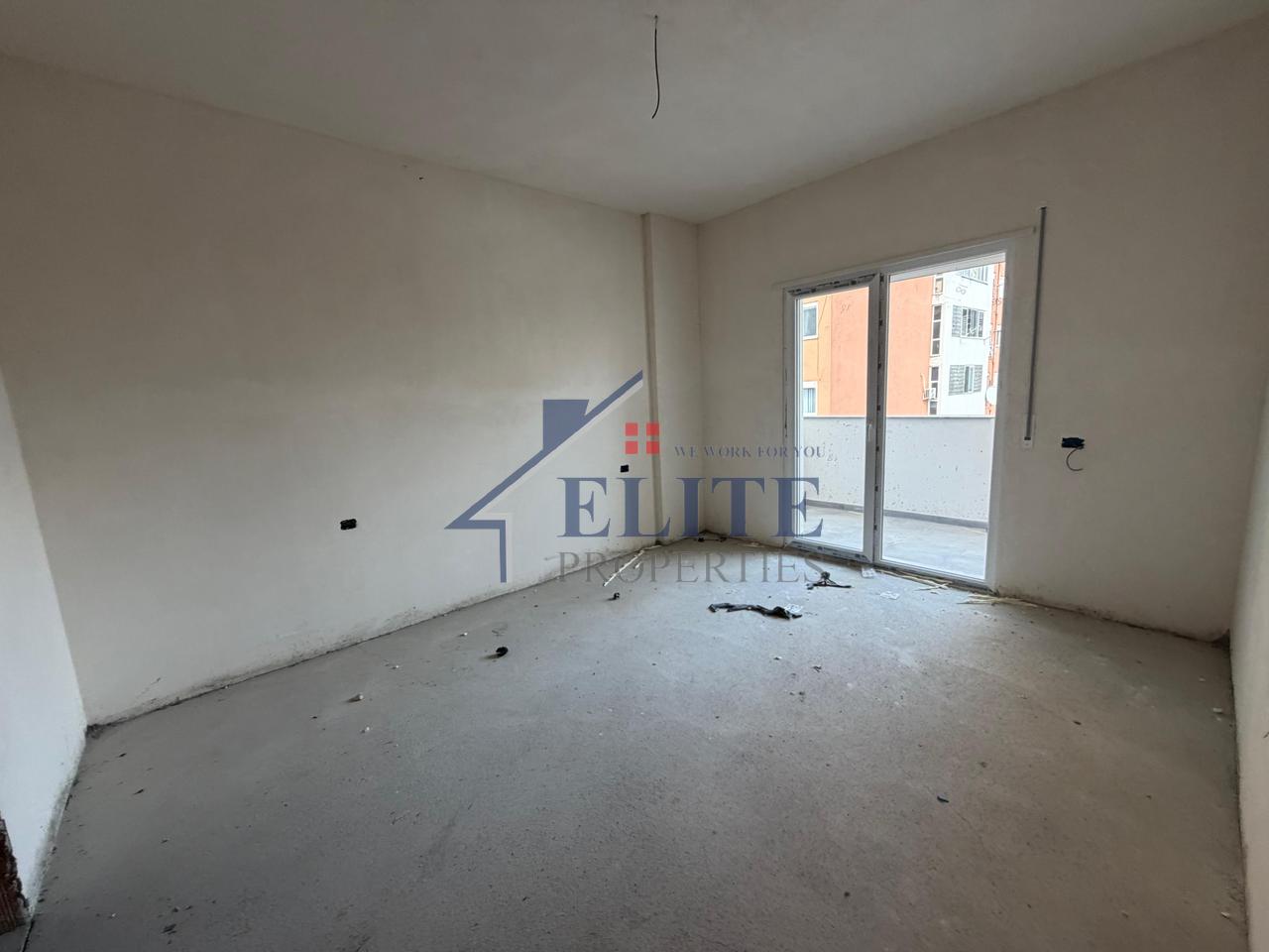 Shkolla e Kuqe, apartament 2+1 në shitje