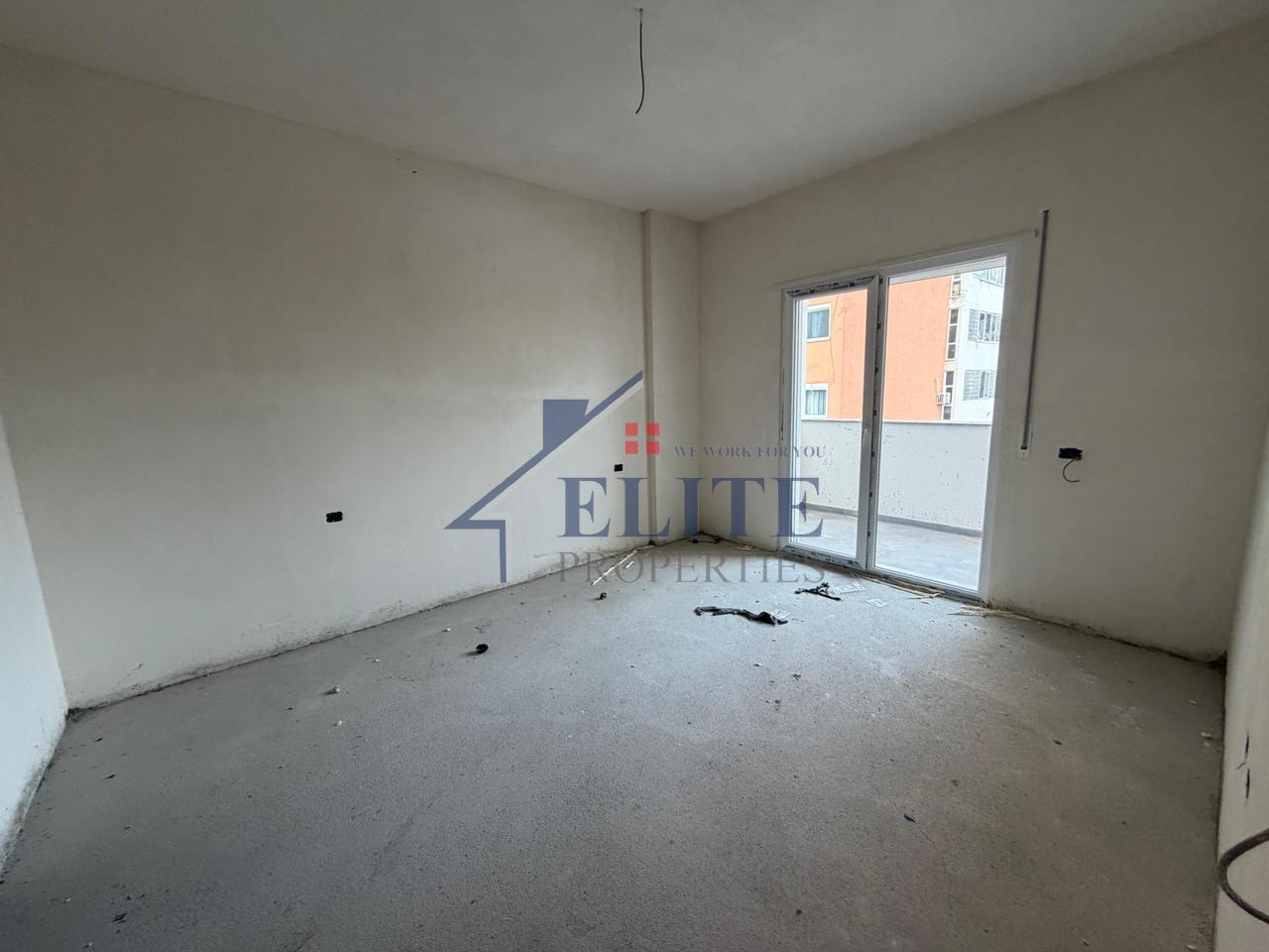 Shkolla e Kuqe, apartament 2+1 në shitje