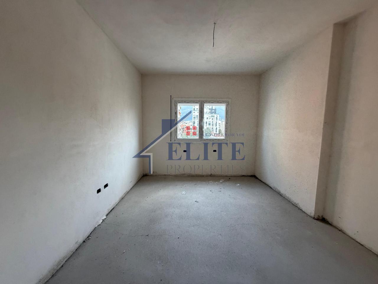 Shkolla e Kuqe, apartament 2+1 në shitje