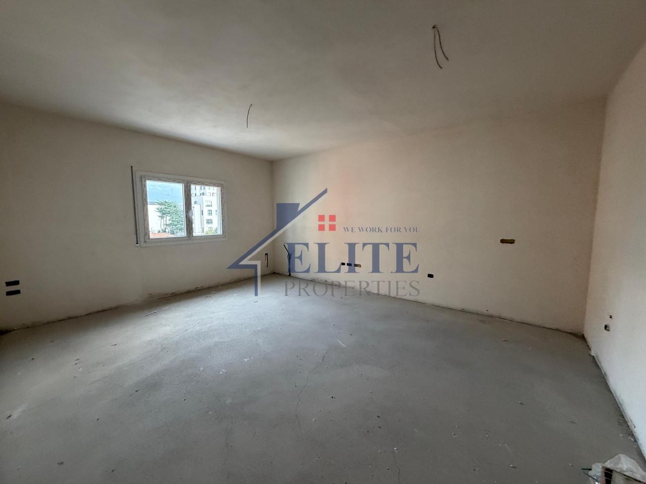 Shkolla e Kuqe, apartament 2+1 në shitje
