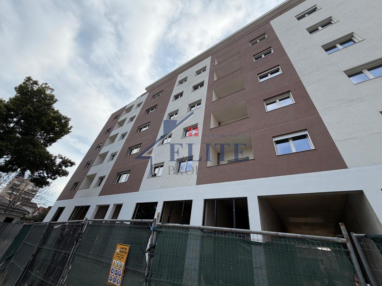 Shkolla e Kuqe, apartament 2+1 në shitje