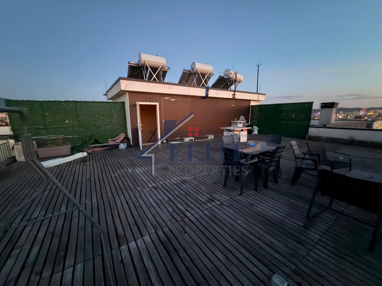 Super Penthouse me Qira pranë Farmacisë 10, Rruga e Dibrës – Afër QSUT