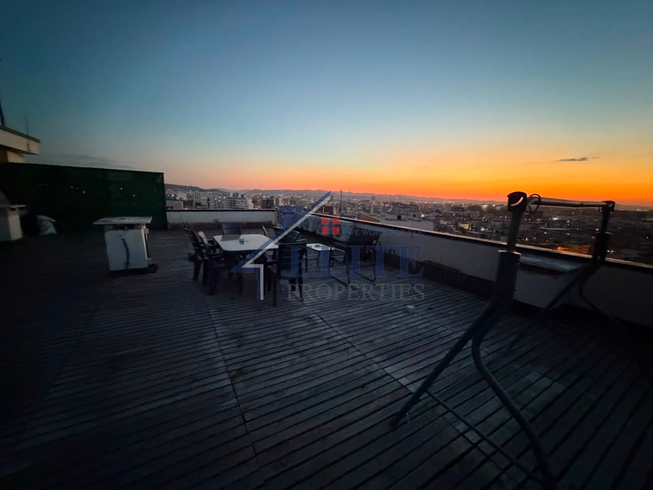 Super Penthouse me Qira pranë Farmacisë 10, Rruga e Dibrës – Afër QSUT