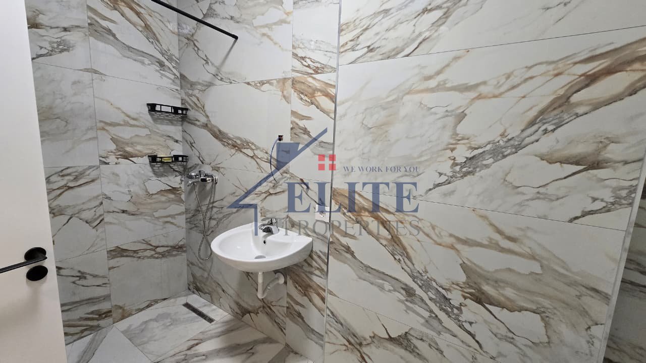 Rruga 5 Maji, prane Concord Center, apartament 1+1 me qira